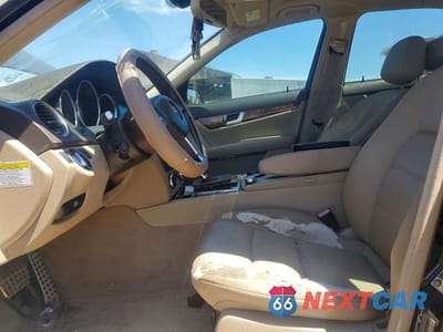Zdjęcie 7 z 12 samochodu: 2013 MERCEDES-BENZ C 250 VIN:WDDGF4HB4DR254005 - miniatura