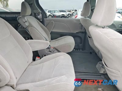Zdjęcie 11 z 14 samochodu: 2016 TOYOTA SIENNA LE VIN:5TDKK3DC1GS717359 - miniatura