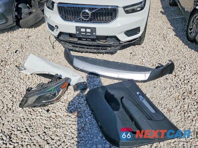 Zdjęcie 13 z 14 samochodu: 2019 VOLVO XC40 T5 MOMENTUM VIN:YV4162UK7K2052370 - miniatura