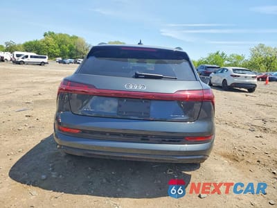Zdjęcie 6 z 13 samochodu: 2022 AUDI E-TRON PREMIUM VIN:WA1AAAGE0NB009960 - miniatura