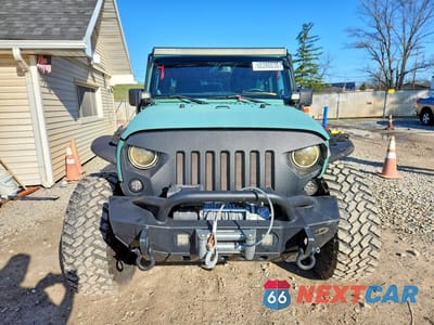 Piąte zdjęcie samochodu w środku: 2014 JEEP WRANGLER UNLIMITED SAHARA VIN:1C4HJWEG8EL117971 - miniatura