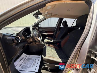 Piąte zdjęcie samochodu w środku: 2020 NISSAN KICKS SR VIN:3N1CP5DV4LL548539 - miniatura