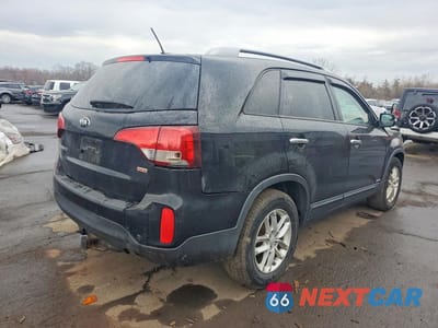 Trzecie zdjęcie samochodu z tyłu: 2014 KIA SORENTO LX VIN:5XYKTDA75EG504371 - miniatura
