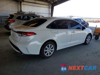 Trzecie zdjęcie samochodu z tyłu: 2021 TOYOTA COROLLA LE VIN:5YFEPMAE3MP228976 - miniatura