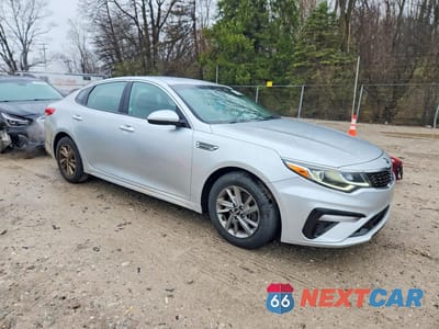Czwarte zdjęcie samochodu z boku: 2019 KIA OPTIMA LX VIN:5XXGT4L31KG307956 - miniatura