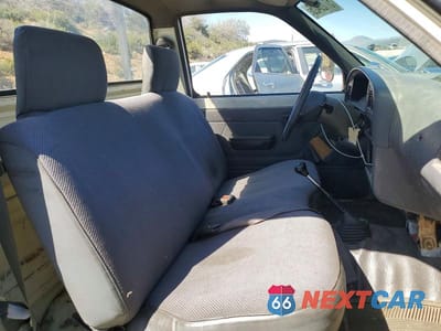 Zdjęcie 10 z 13 samochodu: 1993 TOYOTA PICKUP CAB CHASSIS SUPER LONG WHEELBASE VIN:JT5VN94T2P0030445 - miniatura