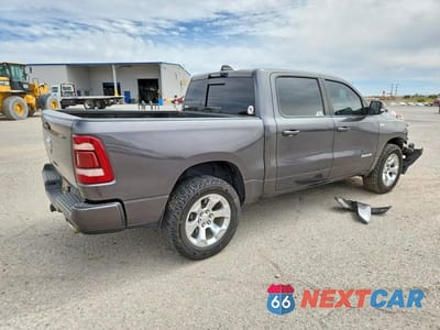 Trzecie zdjęcie samochodu z tyłu: 2021 RAM 1500 BIG HORN VIN:1C6SRFFM2MN589029 - miniatura