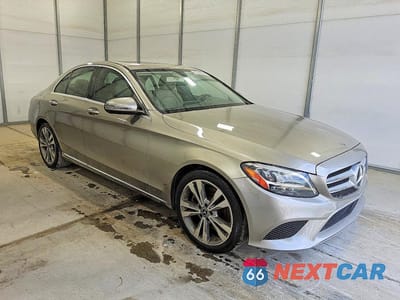 Czwarte zdjęcie samochodu z boku: 2019 MERCEDES-BENZ C 300 VIN:55SWF8DB8KU316817 - miniatura