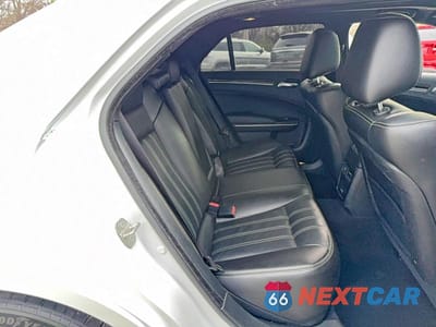 Zdjęcie 6 z 14 samochodu: 2023 CHRYSLER 300 S VIN:2C3CCABG8PH628211 - miniatura