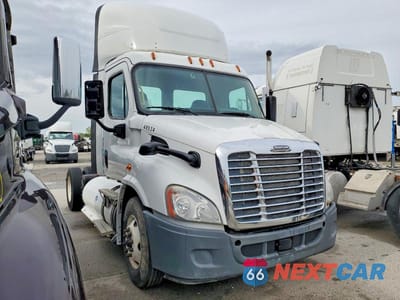 2018 FREIGHTLINER CASCADIA 113 SEMI TRUCK 1FUBGAD95JLJS1005 - główne zdjęcie licytacji z USA - miniatura