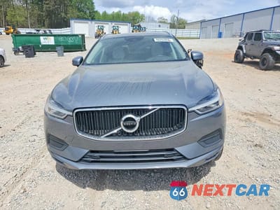 Piąte zdjęcie samochodu w środku: 2021 VOLVO XC60 T5 MOMENTUM VIN:YV4102DK5M1684164 - miniatura