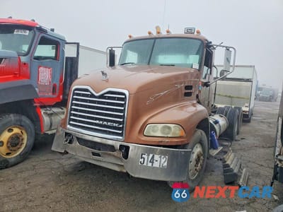 Drugie zdjęcie samochodu z przodu: 2013 MACK CXU613 SEMI TRUCK VIN:1M1AW02Y7DM034778 - miniatura