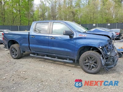 Czwarte zdjęcie samochodu z boku: 2021 CHEVROLET SILVERADO K1500 TRAIL BOSS CUSTOM VIN:1GCPYCEH3MZ433384 - miniatura