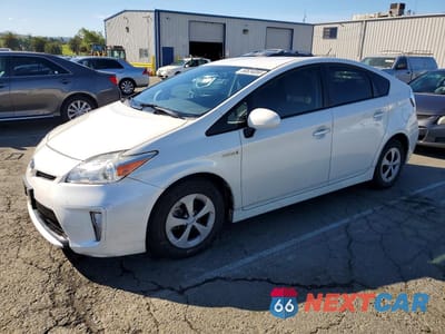 2014 TOYOTA PRIUS THREE JTDKN3DU2E0369202 - główne zdjęcie licytacji z USA - miniatura