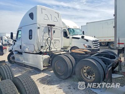 Trzecie zdjęcie samochodu z tyłu: 2020 FREIGHTLINER CASCADIA 126 SEMI TRUCK VIN:1FUJHHDRXLLLZ1013 - miniatura