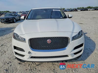 Piąte zdjęcie samochodu w środku: 2017 JAGUAR F-PACE PREMIUM VIN:SADCJ2BV7HA893129 - miniatura