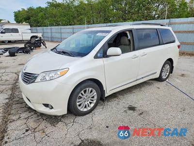 2017 TOYOTA SIENNA XLE 8-PASSENGER 5TDYZ3DC3HS821214 - główne zdjęcie licytacji z USA - miniatura