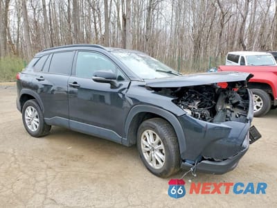 Czwarte zdjęcie samochodu z boku: 2024 TOYOTA COROLLA CROSS LE VIN:7MUCAAAG7RV096334 - miniatura