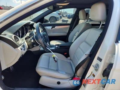 Zdjęcie 7 z 12 samochodu: 2014 MERCEDES-BENZ C 250 VIN:WDDGF4HB9EG215990 - miniatura