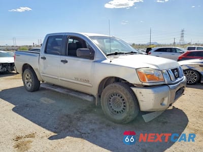 Czwarte zdjęcie samochodu z boku: 2014 NISSAN TITAN SV VIN:1N6AA0EC1EN514290 - miniatura