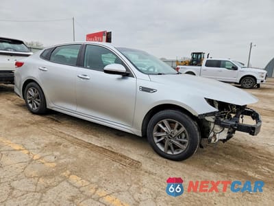 Czwarte zdjęcie samochodu z boku: 2020 KIA OPTIMA LX VIN:5XXGT4L33LG402116 - miniatura