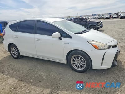 Czwarte zdjęcie samochodu z boku: 2015 TOYOTA PRIUS V THREE VIN:JTDZN3EU5FJ032564 - miniatura