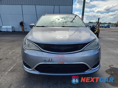 Piąte zdjęcie samochodu w środku: 2018 CHRYSLER PACIFICA TOURING L VIN:2C4RC1BGXJR112200 - miniatura