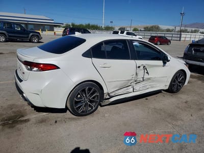 Trzecie zdjęcie samochodu z tyłu: 2020 TOYOTA COROLLA SE VIN:5YFP4RCE3LP048665 - miniatura
