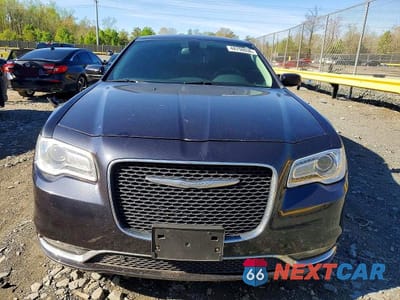 Piąte zdjęcie samochodu w środku: 2016 CHRYSLER 300 LIMITED VIN:2C3CCARG9GH314122 - miniatura