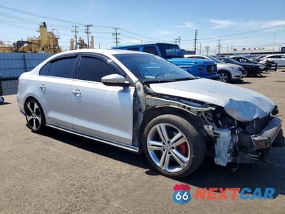 Czwarte zdjęcie samochodu z boku: 2016 VOLKSWAGEN JETTA GLI VIN:3VW4T7AJXGM348837 - miniatura