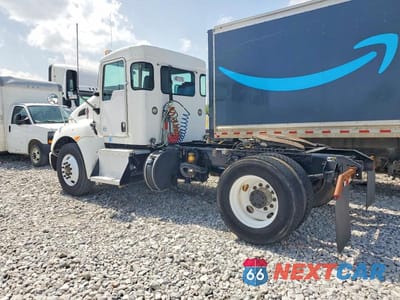 Trzecie zdjęcie samochodu z tyłu: 2015 KENWORTH T330 SEMI TRUCK VIN:2XKHAJ7X8FM462735 - miniatura
