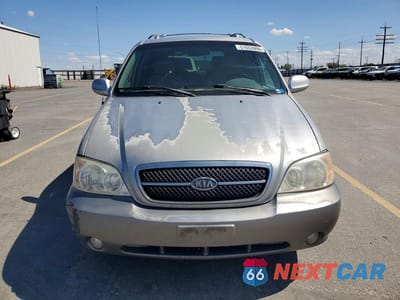 Piąte zdjęcie samochodu w środku: 2005 KIA SEDONA LX VIN:KNDUP132556764575 - miniatura