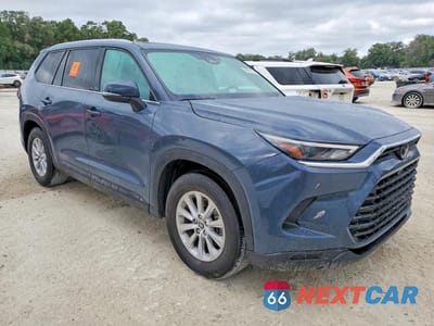Czwarte zdjęcie samochodu z boku: 2025 TOYOTA GRAND HIGHLANDER XLE VIN:5TDAAAA53SS026111 - miniatura