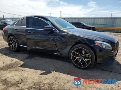 Czwarte zdjęcie samochodu z boku: 2018 MERCEDES-BENZ C 300 4MATIC VIN:55SWF4KB2JU240764 - miniatura