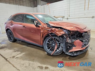 Czwarte zdjęcie samochodu z boku: 2026 LEXUS RX 350H PREMIUM VIN:2T2BBMCA8TC125011 - miniatura