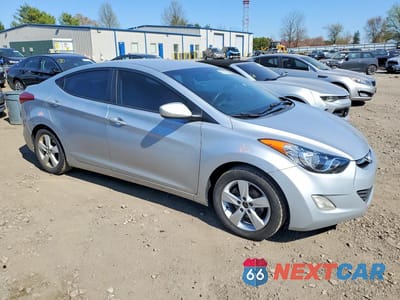 Czwarte zdjęcie samochodu z boku: 2012 HYUNDAI ELANTRA GLS VIN:5NPDH4AE7CH094624 - miniatura
