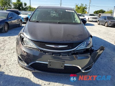 Piąte zdjęcie samochodu w środku: 2019 CHRYSLER PACIFICA TOURING PLUS VIN:2C4RC1FG3KR734147 - miniatura