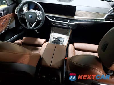 Zdjęcie 8 z 13 samochodu: 2026 BMW X5 XDRIVE50E VIN:5UX43EU08T9276201 - miniatura