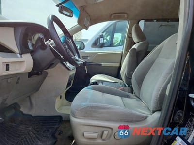 Zdjęcie 7 z 13 samochodu: 2017 TOYOTA SIENNA LE VIN:5TDKZ3DCXHS816680 - miniatura