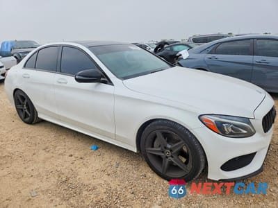 Czwarte zdjęcie samochodu z boku: 2017 MERCEDES-BENZ C 300 VIN:55SWF4JB8HU230543 - miniatura