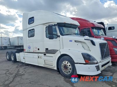 2004 VOLVO VNL SEMI TRUCK 4V4NC9TH24N362444 - główne zdjęcie licytacji z USA - miniatura