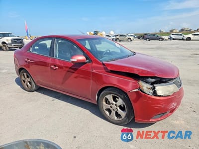 Czwarte zdjęcie samochodu z boku: 2010 KIA FORTE EX VIN:KNAFU4A22A5061714 - miniatura
