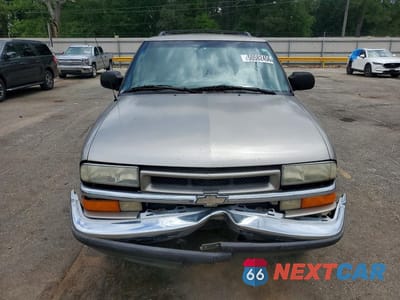 Piąte zdjęcie samochodu w środku: 2001 CHEVROLET BLAZER VIN:1GNCS13W812184386 - miniatura