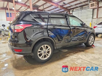 Trzecie zdjęcie samochodu z tyłu: 2017 FORD ESCAPE SE VIN:1FMCU0GD9HUC17167 - miniatura