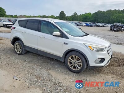 Czwarte zdjęcie samochodu z boku: 2017 FORD ESCAPE SE VIN:1FMCU0GDXHUB73910 - miniatura