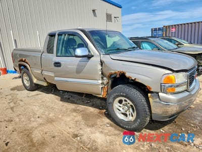Czwarte zdjęcie samochodu z boku: 2002 GMC NEW SIERRA K1500 VIN:2GTEK19TX21297238 - miniatura