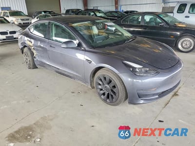Czwarte zdjęcie samochodu z boku: 2023 TESLA MODEL 3 VIN:5YJ3E1EA3PF581477 - miniatura