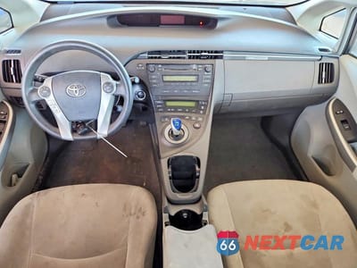 Zdjęcie 8 z 12 samochodu: 2011 TOYOTA PRIUS THREE VIN:JTDKN3DU2B0309870 - miniatura