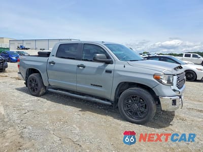 Czwarte zdjęcie samochodu z boku: 2019 TOYOTA TUNDRA CREWMAX SR5 VIN:5TFEY5F14KX251691 - miniatura
