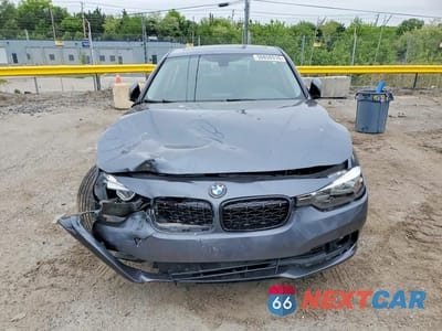 Piąte zdjęcie samochodu w środku: 2016 BMW 320 XI VIN:WBA8E5G5XGNT93082 - miniatura